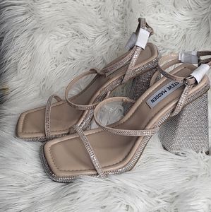 Size 7 NWOT Steve Madden Rhinestone Sandals